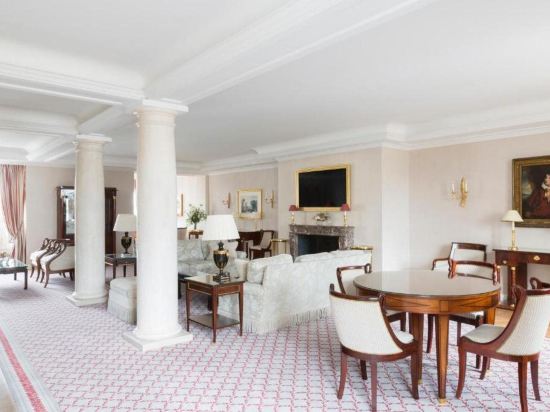 Фото Le Bristol Paris - an Oetker Collection Hotel