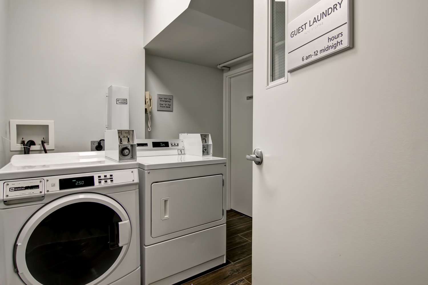 Фото Hampton Inn & Suites by Hilton Calgary Airport