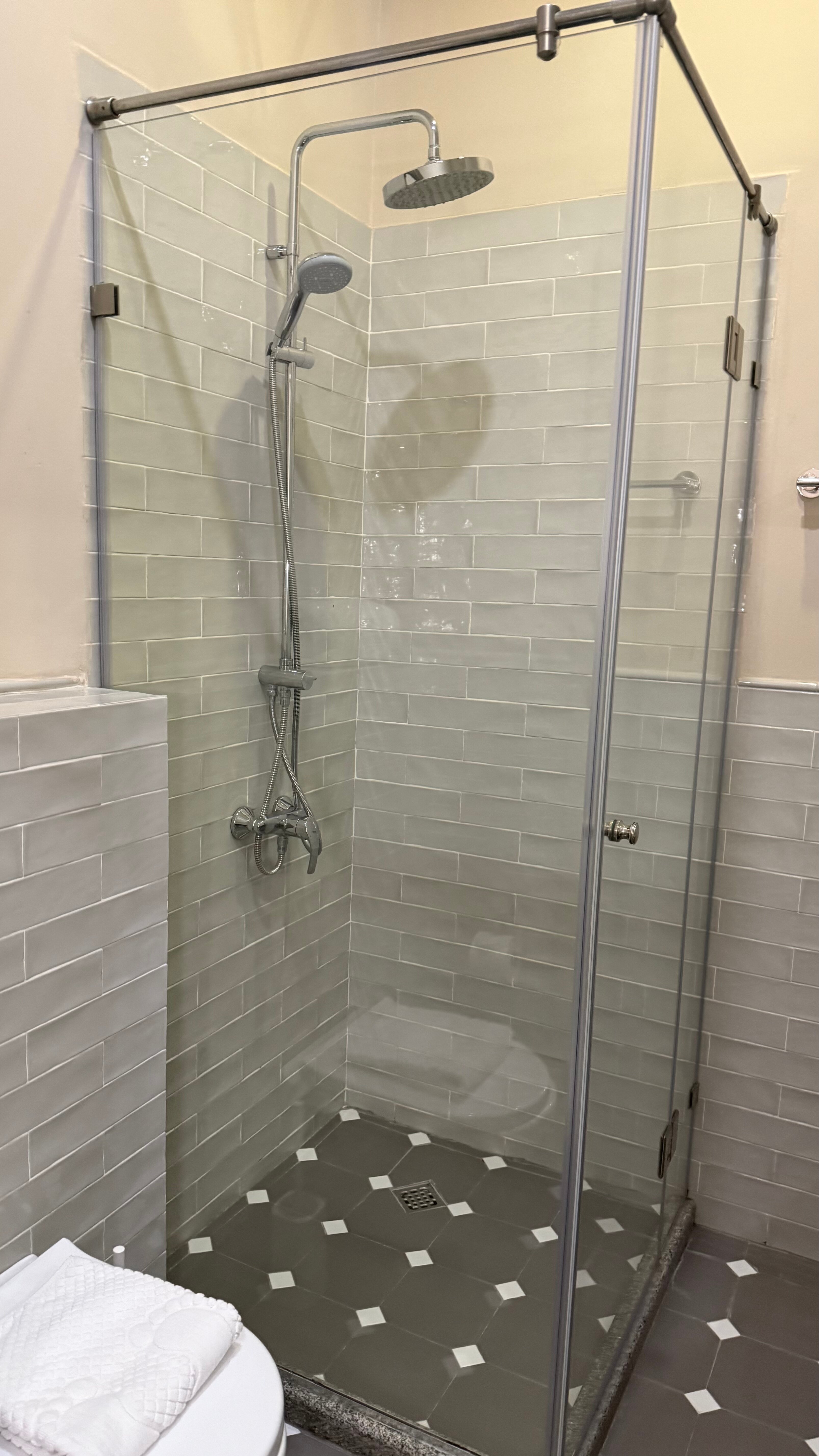 Фото Madison Ave Hotel Bishkek