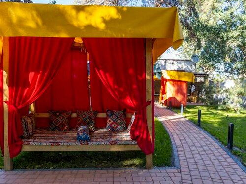 Внешний вид отеля Akjola Hotel в Бишкеке, фото 4