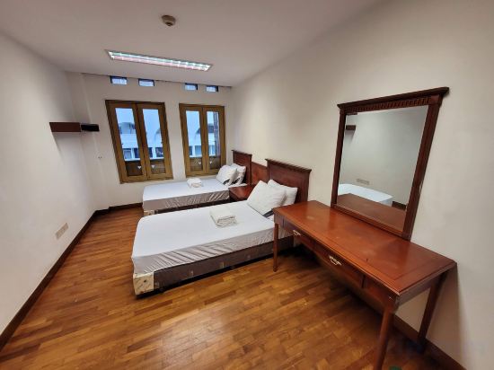 Фото Wink at Upper Cross Street