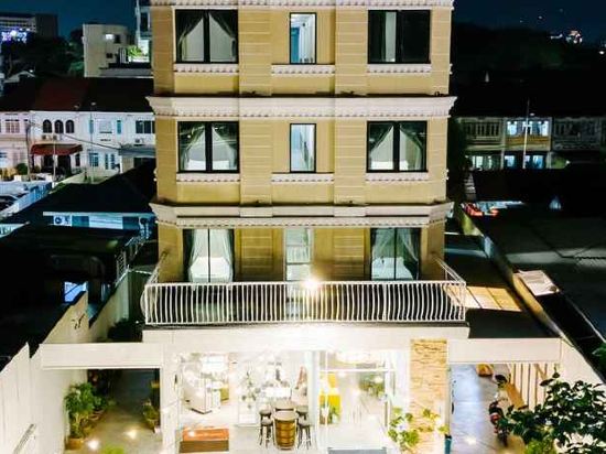 Фото Wang's Hotel Gurney Drive