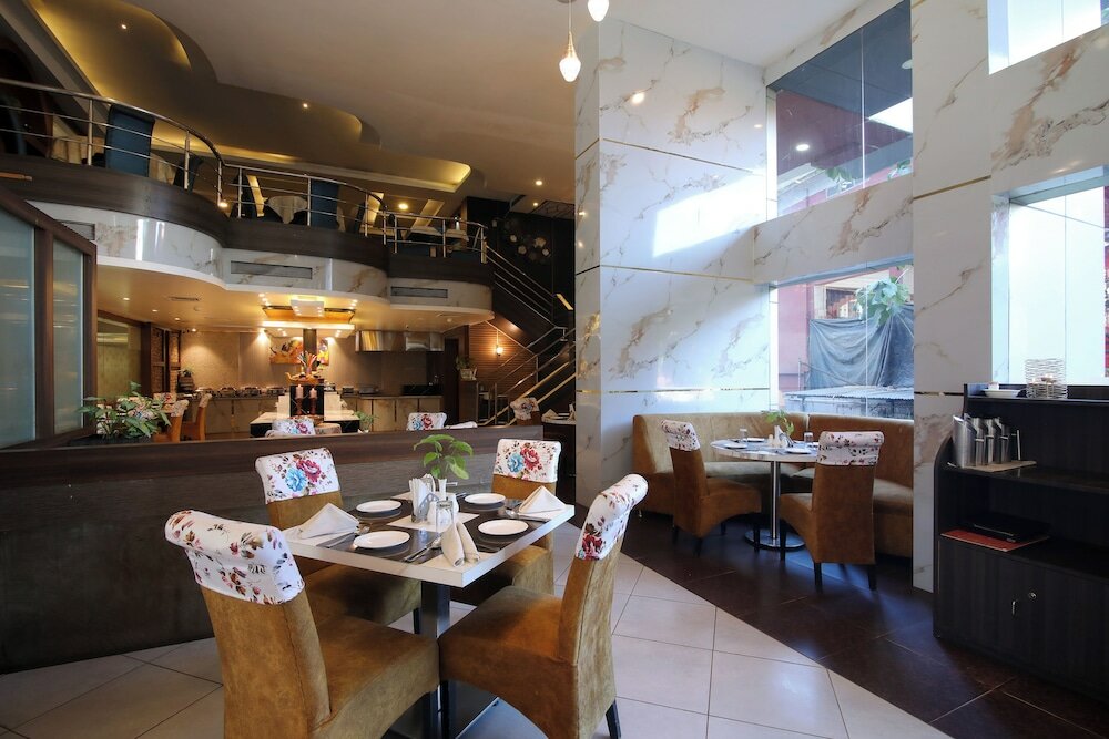 Фото Hotel Gateway Grandeur