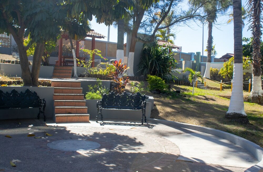 Фото Hotel Las Jacarandas