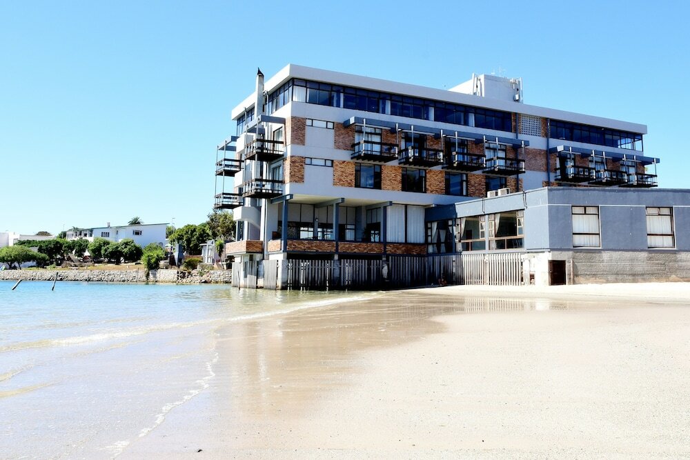 Фото Hoedjiesbaai Hotel