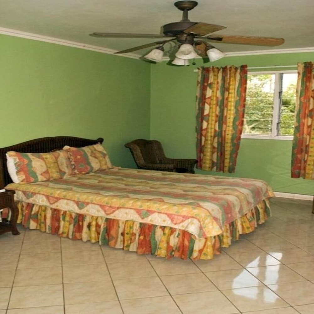 Фото The Mandeville Hotel