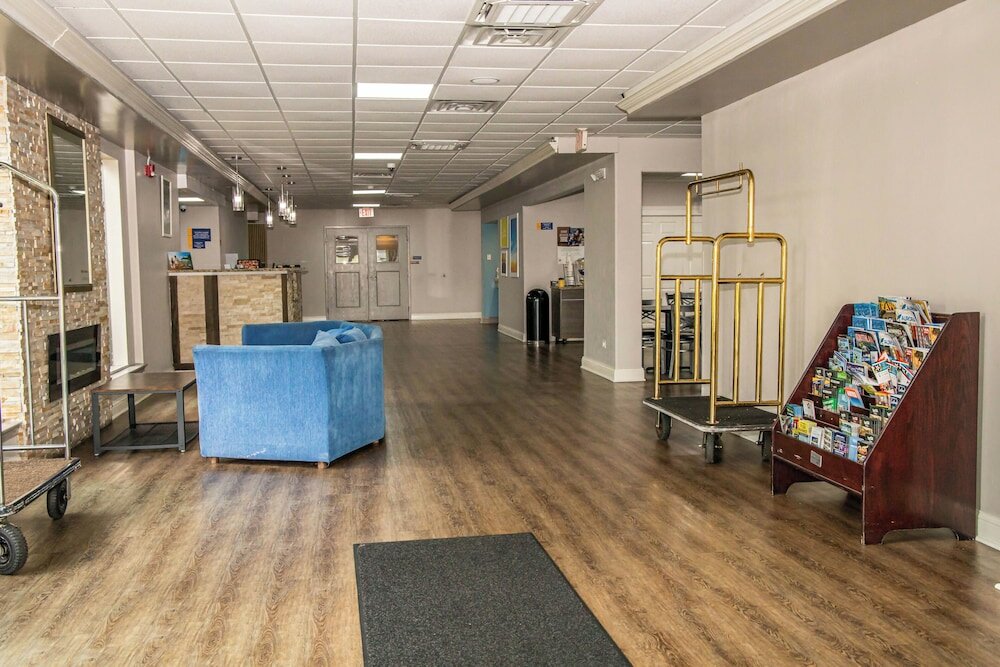 Фото Days Inn and Suites by Wyndham Hammond, In