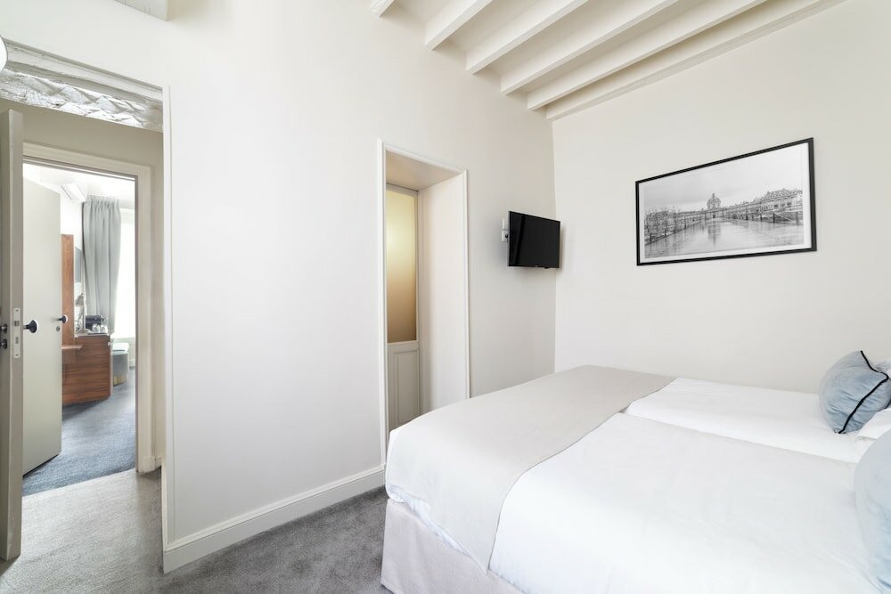 Фото Hotel Verneuil