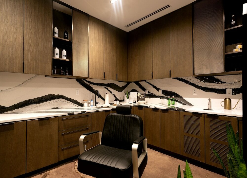 Фото Yours Truly Dc