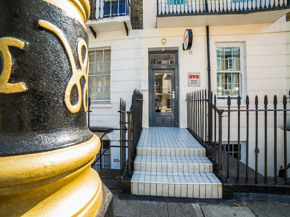 Фото Oyo Vegas Hotel