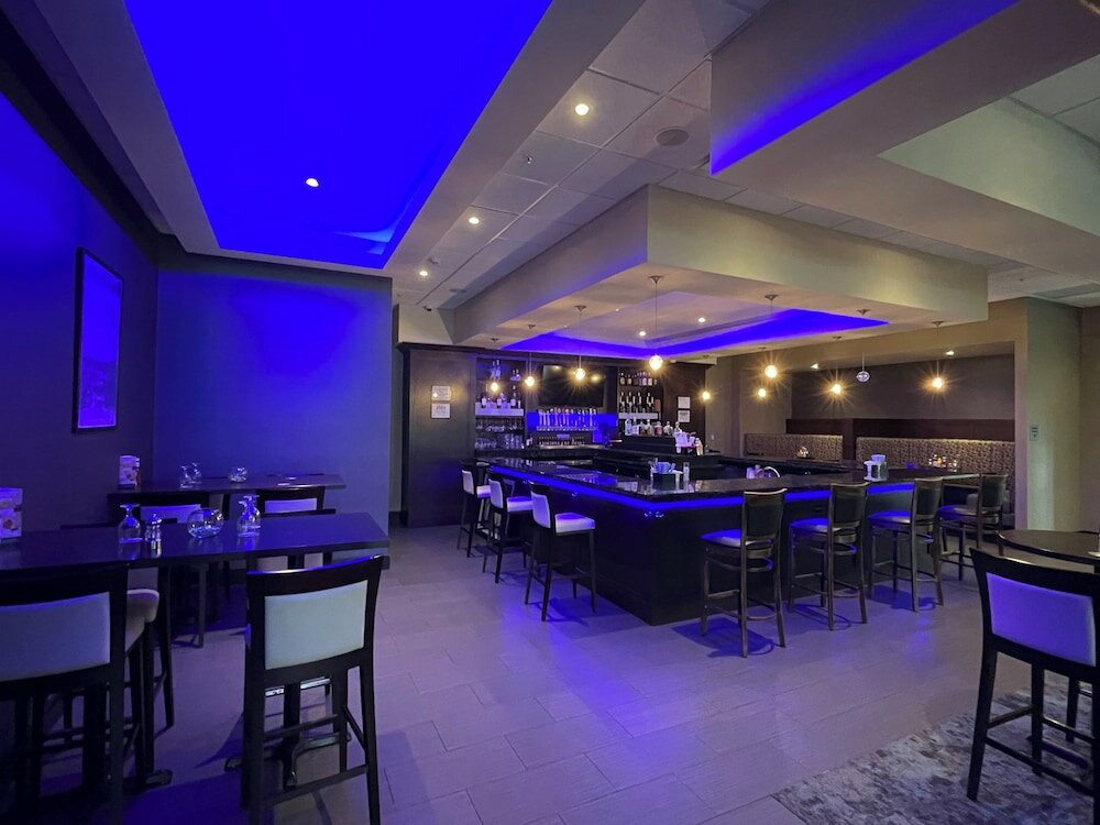 Фото Holiday Inn & Suites Farmington Hills - Detroit Nw