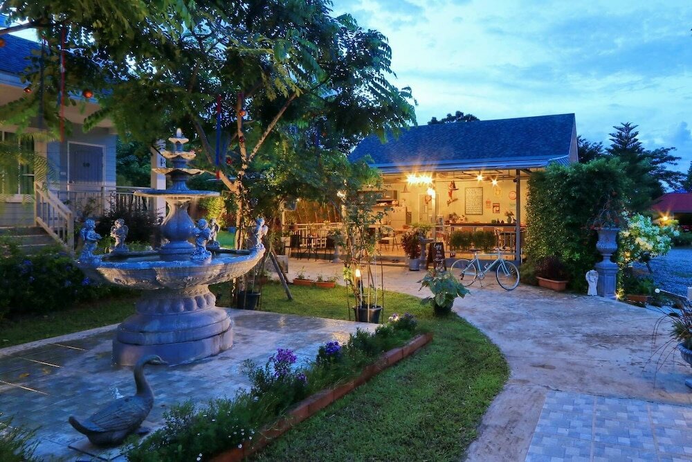 Фото Little Cottage