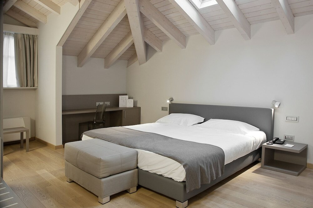 Фото Hotel di Varese