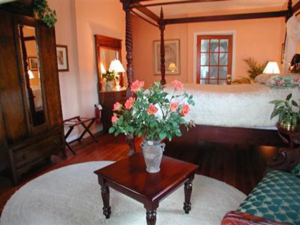 Фото Old City House Inn and Restaurant