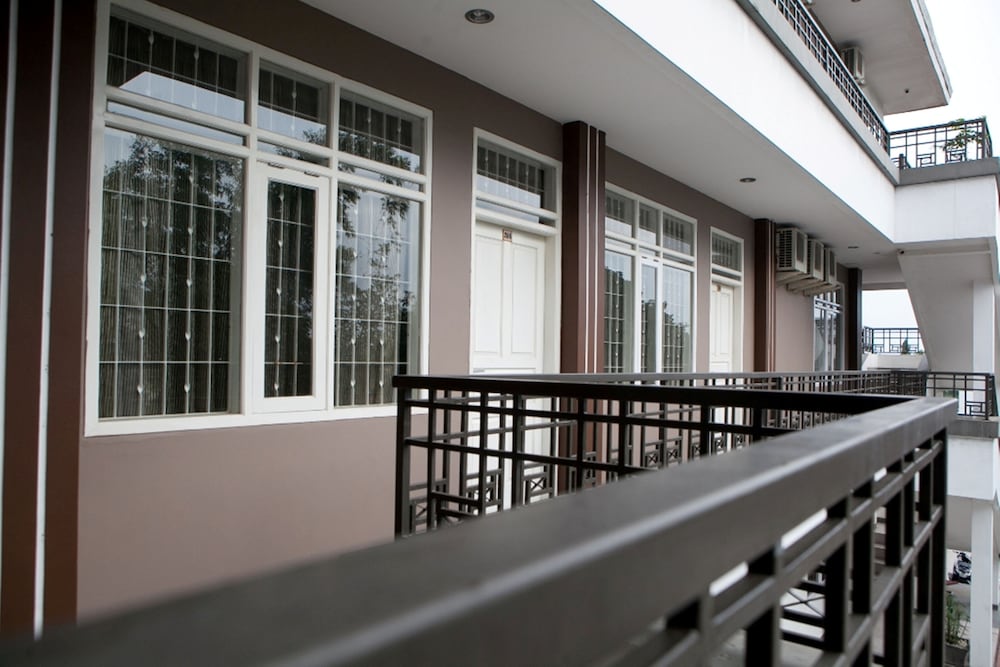 Фото RedDoorz Plus near Sukajadi 2