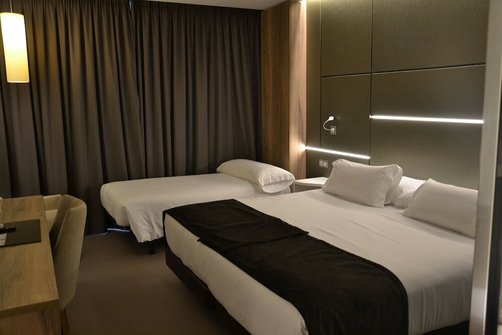 Фото Hotel SPA Ciudad de Binefar