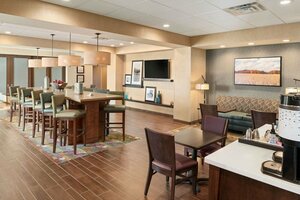 Гостиница Hampton Inn Lincoln Airport