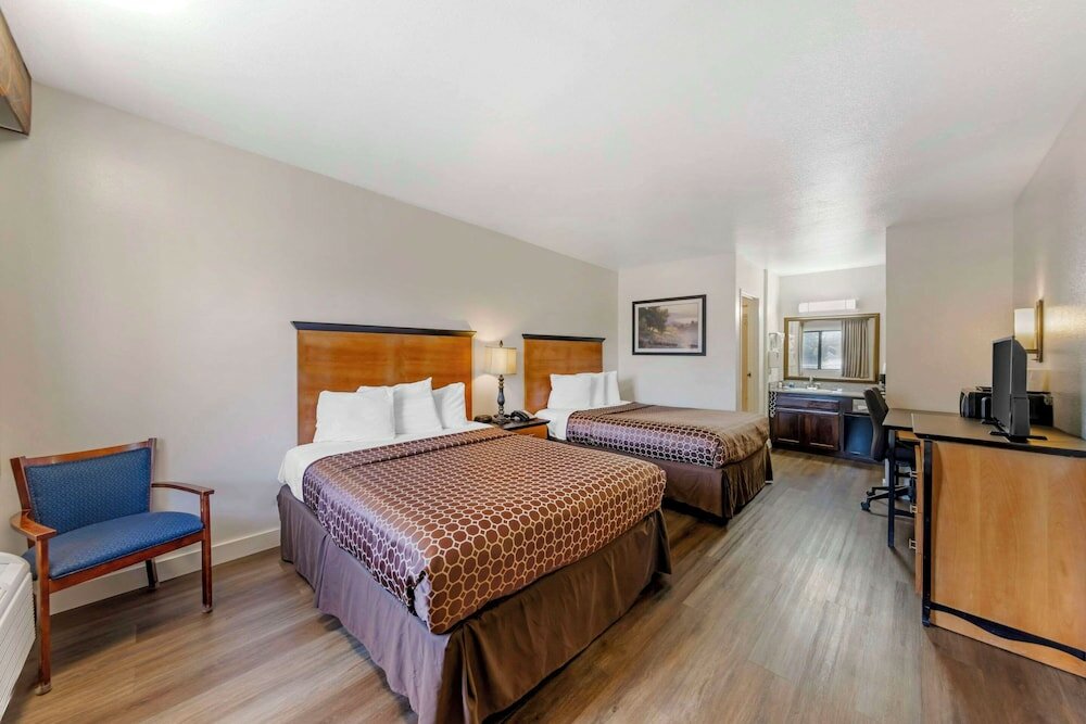 Фото Rodeway Inn at Nevada State Capitol