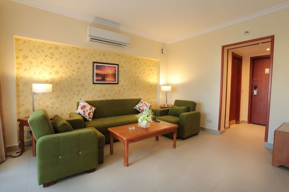 Фото Отель The Grand Plaza