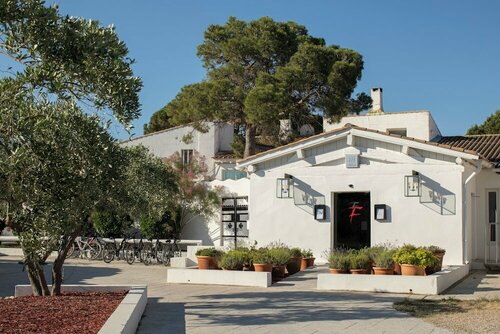 Гостиница Mas de la Fouque Hôtel & SPA в Ниме