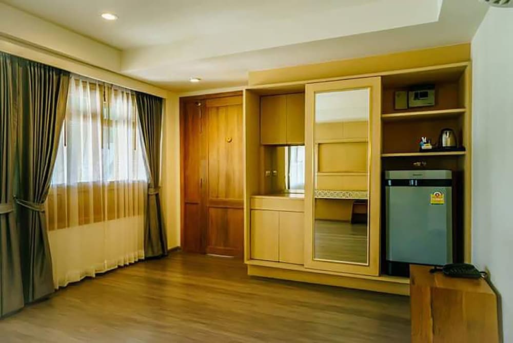 Фото Moon Dragon Hotel