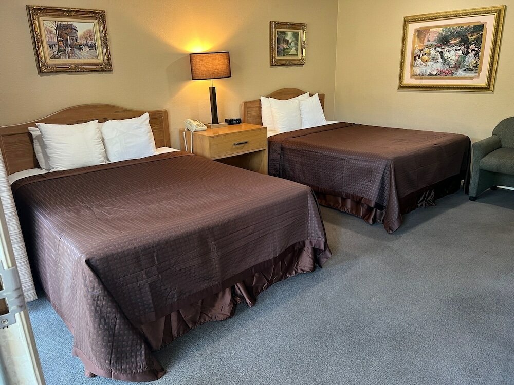 Фото Lamp Liter Inn