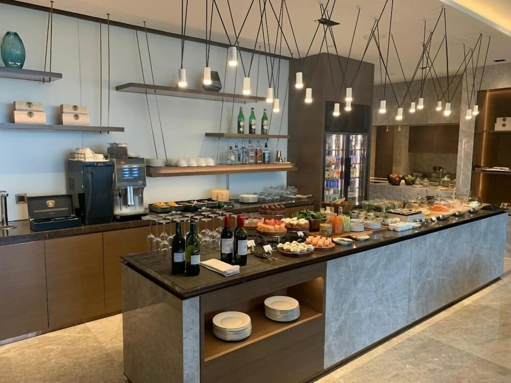 Фото Sheraton Hong Kong Tung Chung Hotel