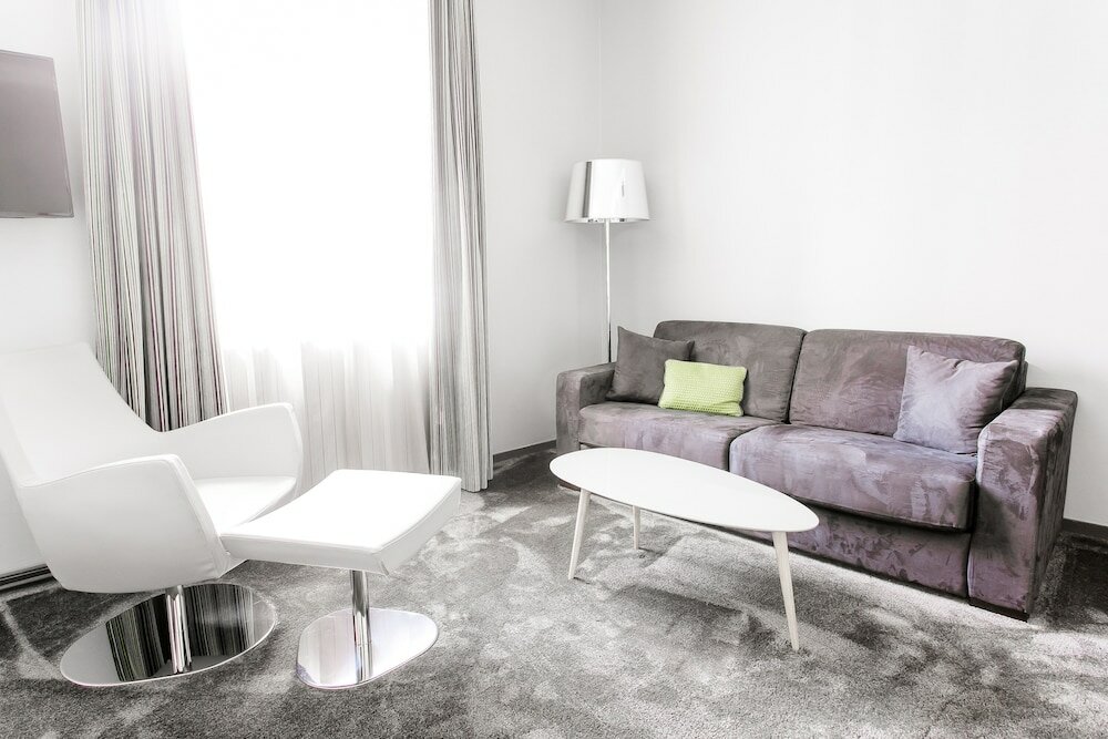 Фото Hostellerie Du Chapeau Rouge