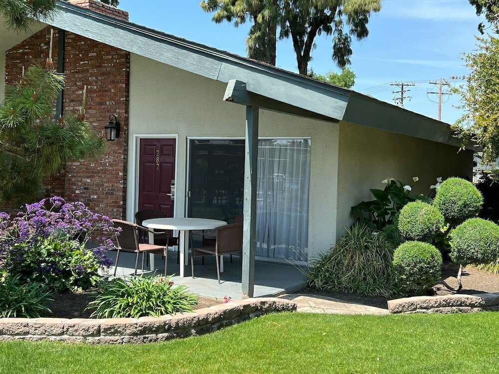 Фото Lamp Liter Inn