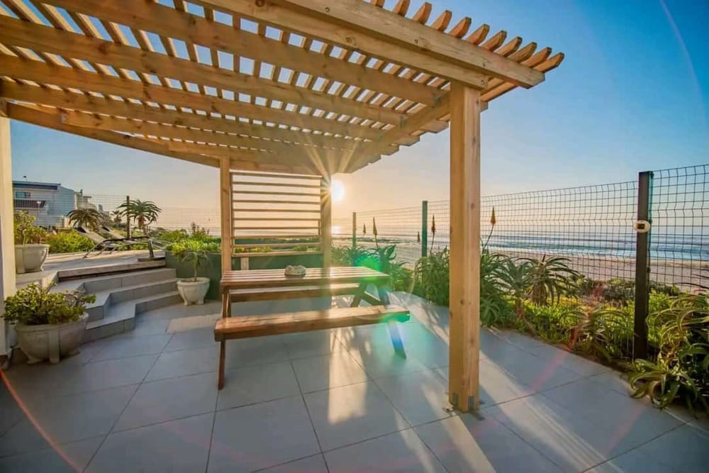 Фото On the Beach Guesthouse