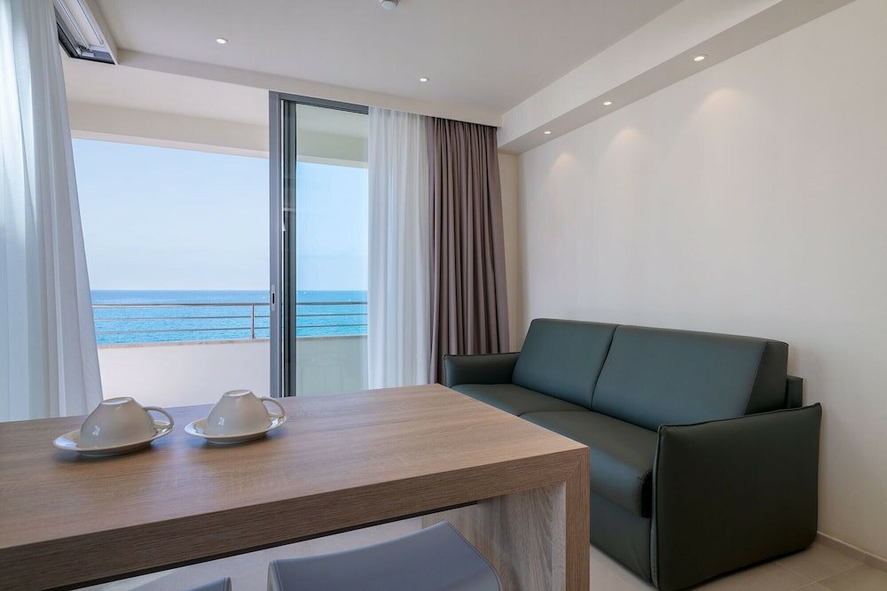 Фото Palace Lido Hotel & Suites