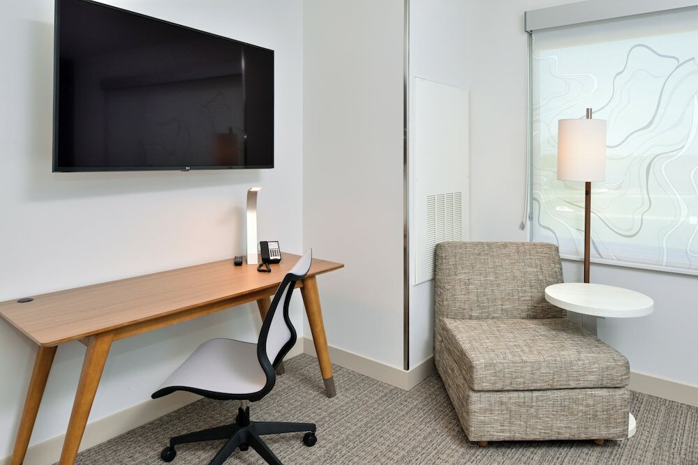 Фото Element Overland Park