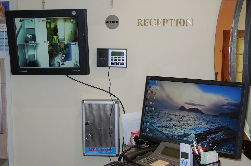 Фото Hôtel Le Petit Château