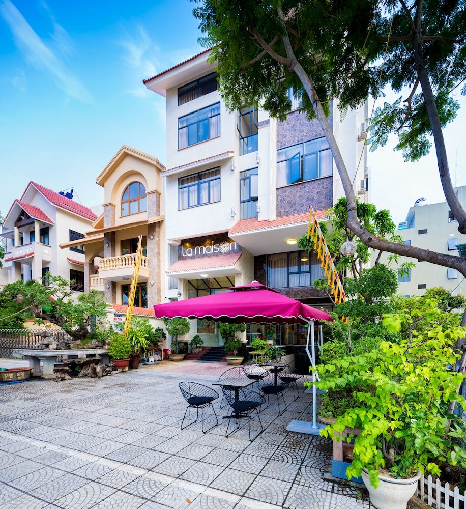 Фото La Maison Da Nang Beach