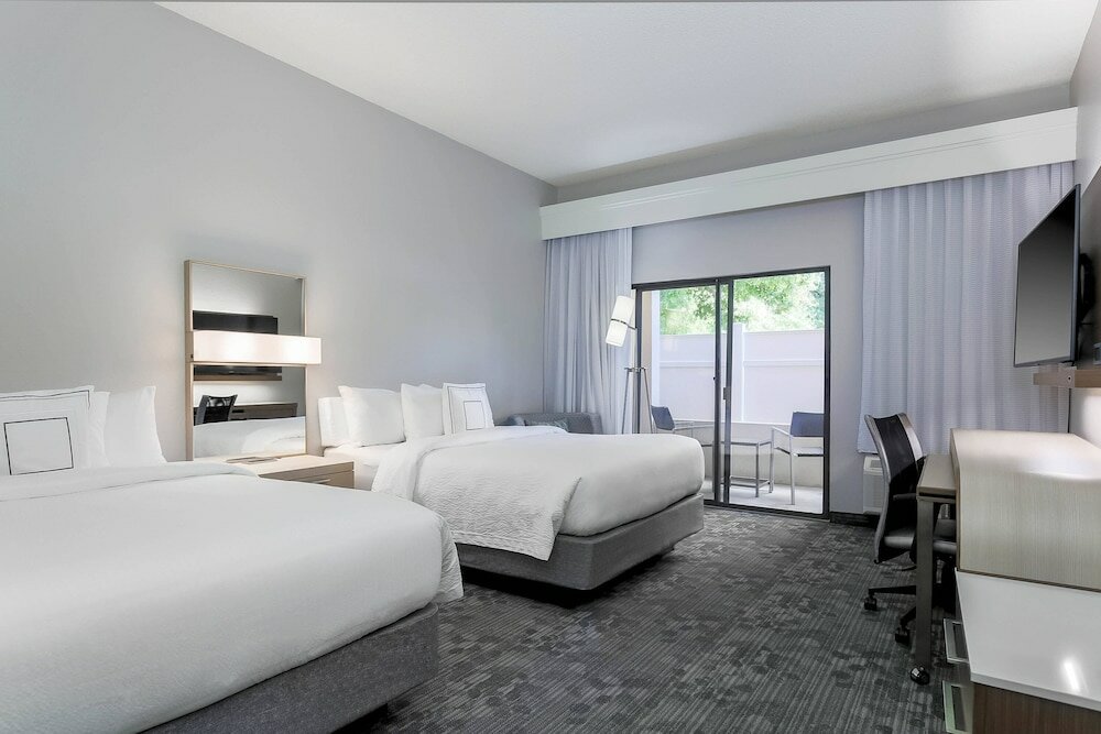 Фото Courtyard by Marriott Tampa Brandon