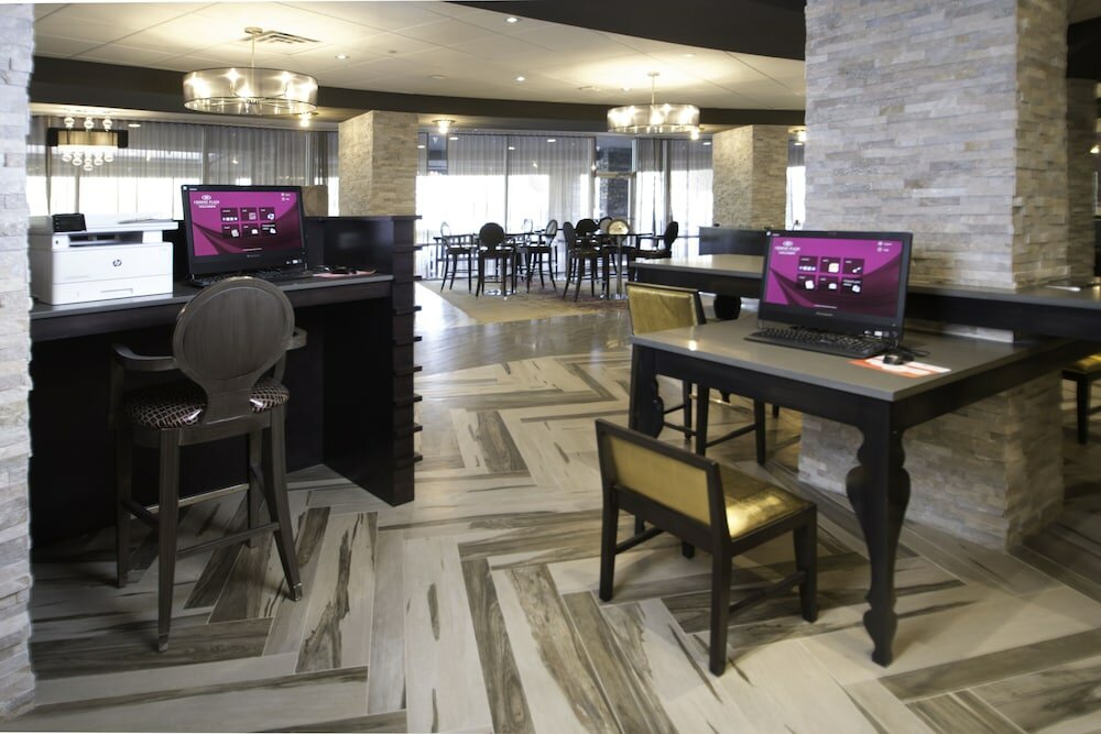 Фото Crowne Plaza Saddle Brook, an Ihg Hotel