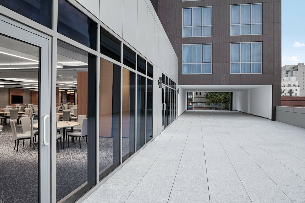 Фото Four Points by Sheraton Flushing