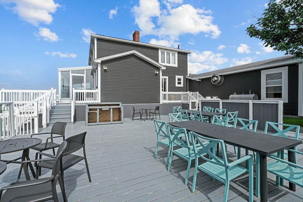 Фото Edge of the Avalon Inn