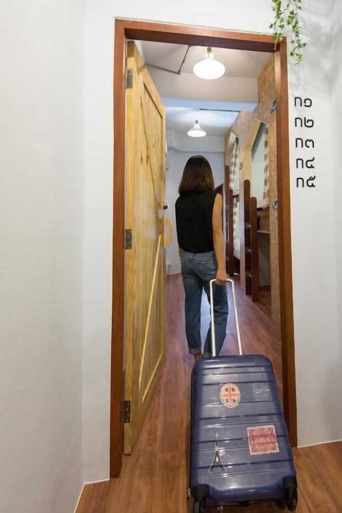 Фото Barn and Bed Hostel