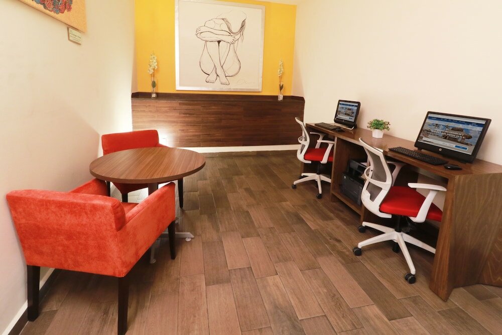 Фото Wyndham Garden Guadalajara Acueducto