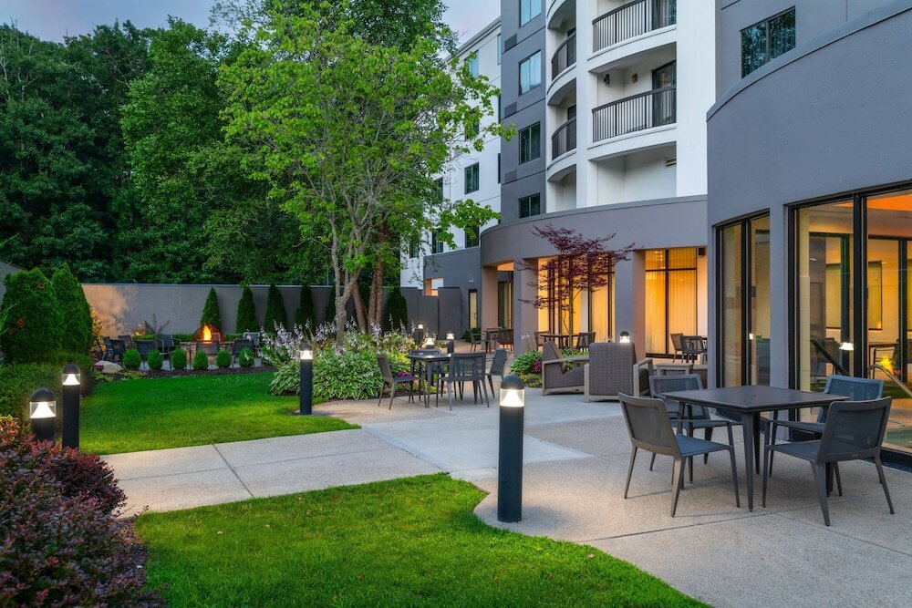 Фото Courtyard by Marriott Providence Lincoln