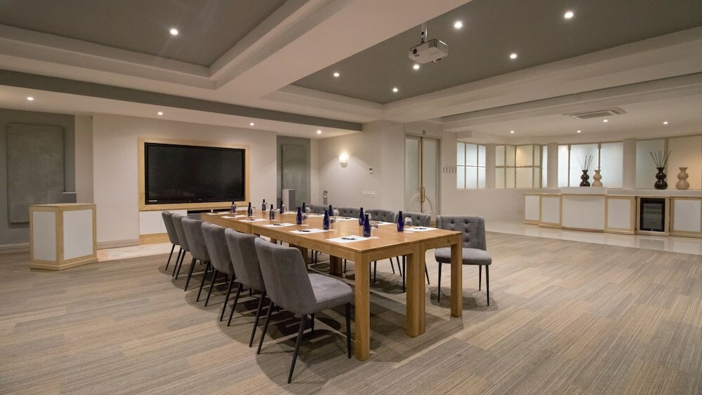 Фото The Bay Hotel