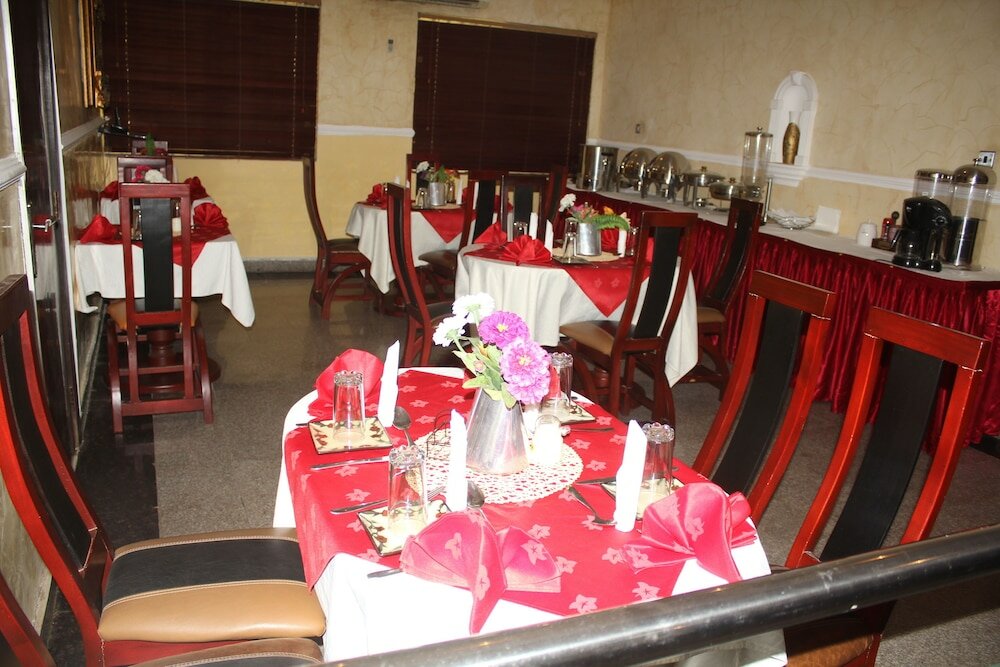 Фото Bestway Luxury Suites