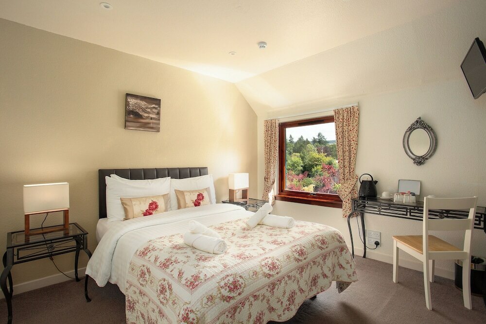 Фото Rosemount Hotel