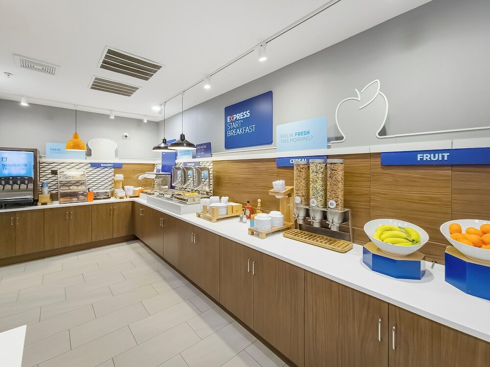 Фото Holiday Inn Express Salt Lake City South - Midvale, an Ihg Hotel