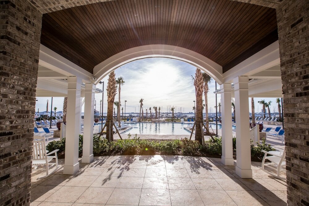 Фото The Beach Club at Charleston Harbor Resort and Marina