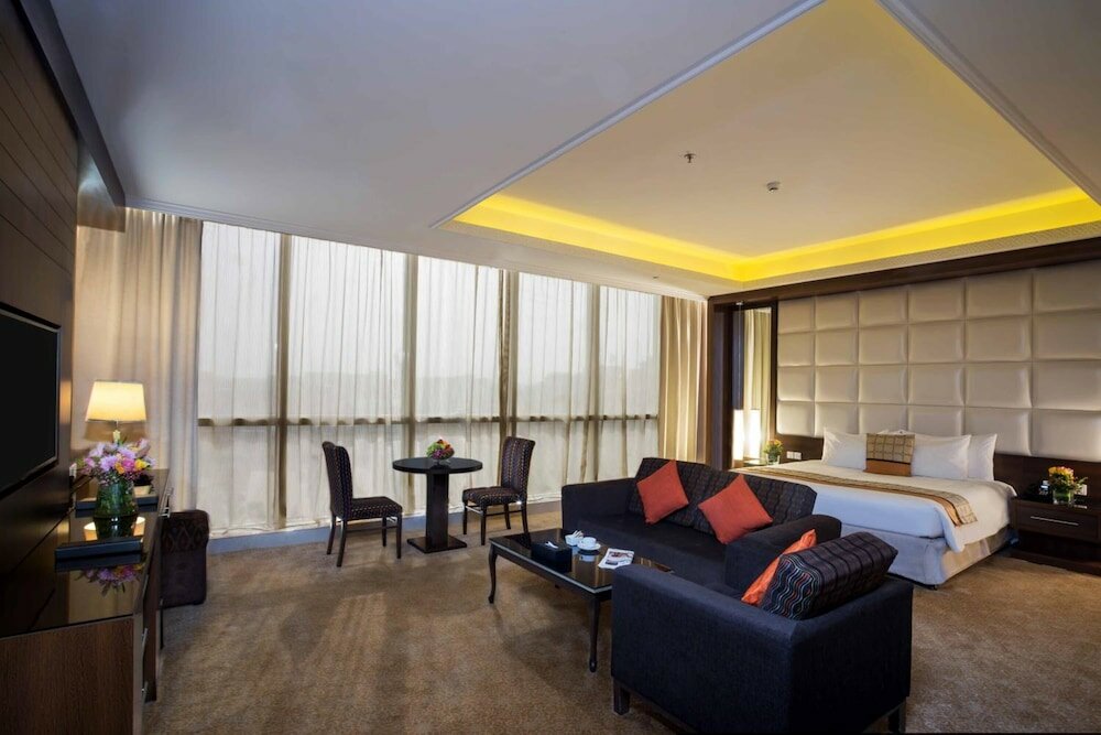 Фото Gloria Inn Hotel