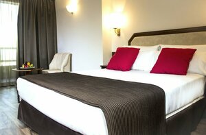 Гостиница Senator Barajas Hotel