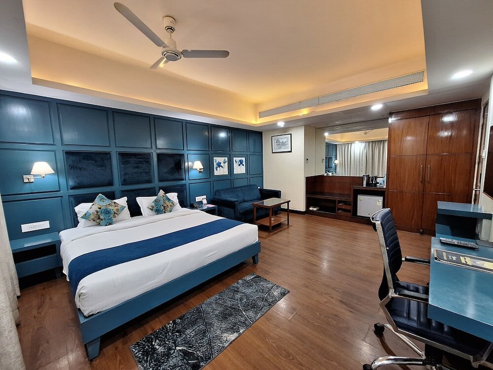 Фото L N Marriott Hotel