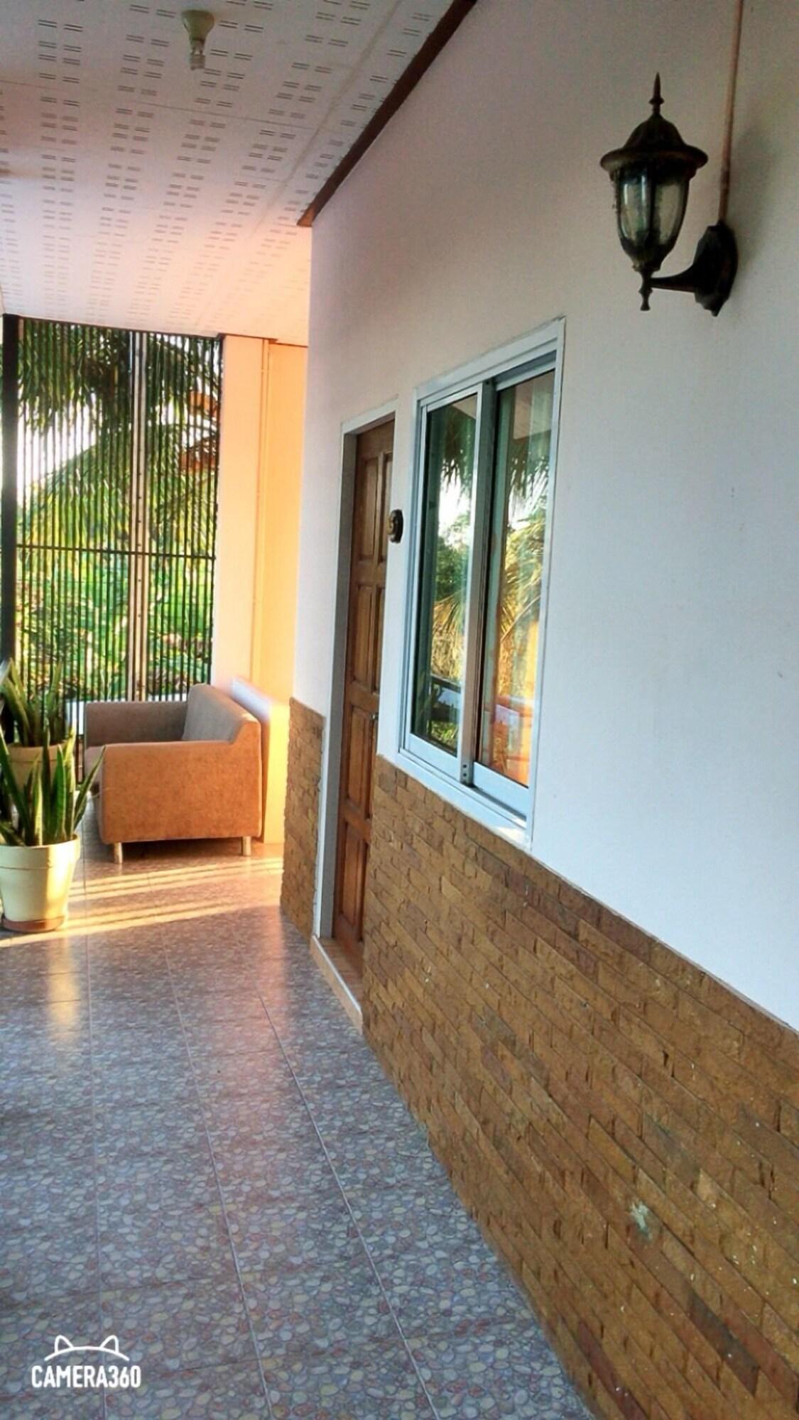 Фото Charlee House